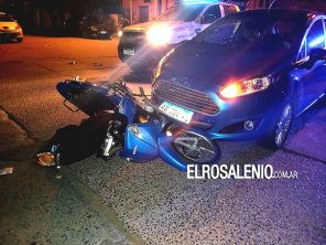 Conductora de moto fue trasladada al hospital luego de un accidente