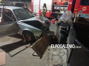 Un auto impactó de frente con un carro que se desenganchó de una camioneta