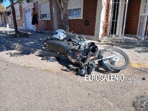 Accidente de auto y moto en Avenida Tucumán
