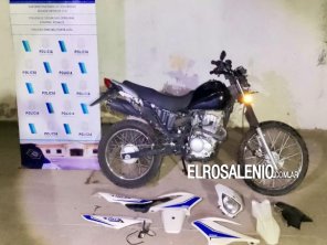 La dejaron tirada en un descampado: hallaron una moto robada