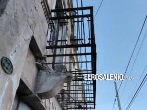 Piden que el Municipio haga controles preventivos sobre balcones y carteleras en mal estado