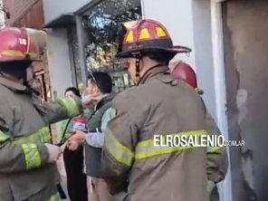 Dos jóvenes saltaron un paredón y apagaron incendio en termotanque