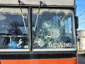 Dañaron a piedrazos colectivo del Club Sporting