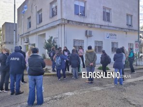 Acompañantes terapéuticos reclamaron a IOSFA por deudas de más de 6 meses