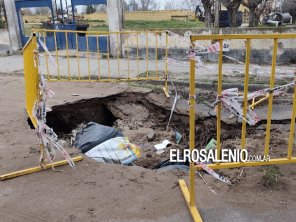 El colmo de Punta Alta: un microbasural en un cráter del pavimento