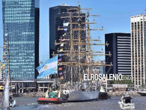 La Fragata Libertad en el último tramo del viaje, arribará el sábado al Puerto de Buenos Aires
